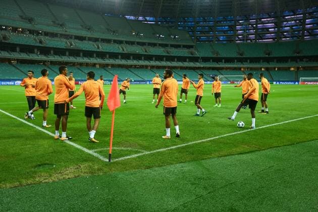 Baku: Qarabag and Roma press conference PK Pressekonferenz Roma s players take part in a training session in Baku on September 26, 2017 on the eve of the UEFA Champions League Group C football match between Qarabag FK and AS Roma.  AzizxKarimovx xPacificxPress