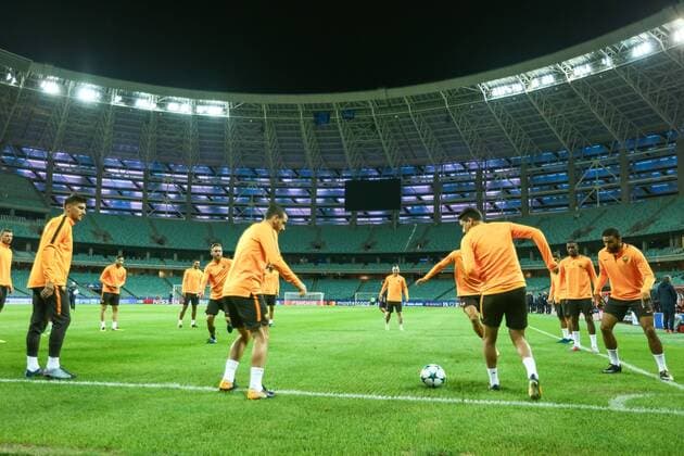 Baku: Qarabag and Roma press conference PK Pressekonferenz Roma s players take part in a training session in Baku on September 26, 2017 on the eve of the UEFA Champions League Group C football match between Qarabag FK and AS Roma.  AzizxKarimovx xPacificxPress