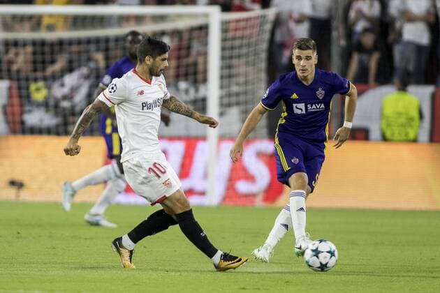 Fußball, CL, FC Sevilla - NK Maribor September 26, 2017 - Seville, Spain - Ever Banega of Sevilla (L ) and Blaz Vrhovec of Maribor in action during the UEFA Champions League Group E soccer match between Sevilla FC and NK Maribor at Estadio Ramon Sanchez Pizjuan Soccer 2017 - Sevilla FC vs NK Maribor - ZUMAa142 20170926_zap_a142_005 Copyright: xDanielxGonzalezxAcunax