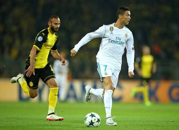 26.09.2017, Fussball UEFA Champions League 2017 2018, Gruppenphase, 2.Spieltag, Borussia Dortmund - Real Madrid, im Signal-Iduna-Park Dortmund. v.l. Ömer Toprak (Dortmund) gegen Cristiano Ronaldo (Real Madrid) 