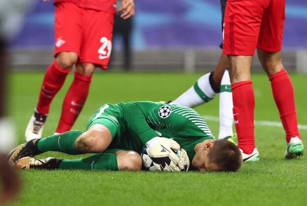MOSCOW, RUSSIA - SEPTEMBER 26, 2017: Spartak Moscow s goalkeeper Artyom Rebrov makes a save in the 2017 18 UEFA Champions League Group E Round 2 football match against Liverpool at Otkrytie Arena Stadium. Stanislav Krasilnikov TASS  TS061FCC