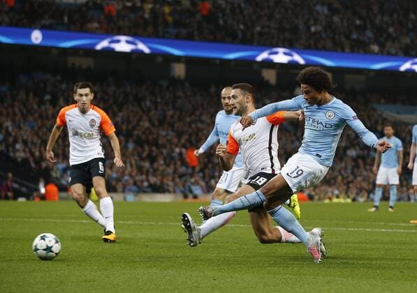 Leroy Sane of Manchester City shoots but his shot is saved during the Champions League Group F match at the Emirates Stadium, Manchester. Picture date: September 26th 2017. Picture credit should read: Andrew Yates Sportimage EDITORIAL USE ONLY. No use with unauthorised audio, video, data, fixture lists, club league logos or live services. Online in-match use limited to 120 images, no video emulation. No use in betting, games or single club league player publications.