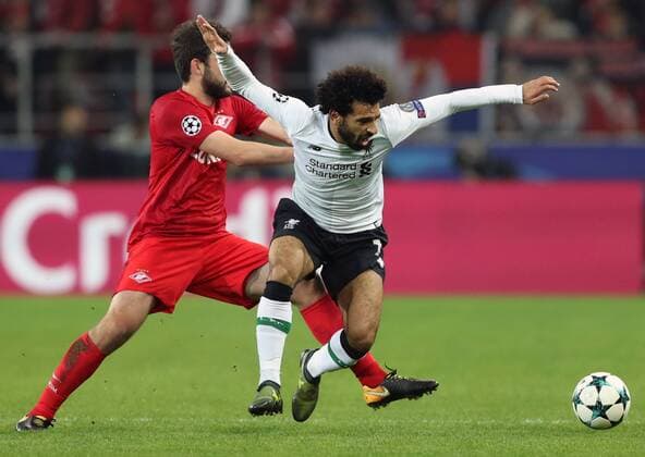Bilder des Tages - SPORT MOSCOW, RUSSIA - SEPTEMBER 26, 2017: Liverpool s Mohamed Salah (R) in action in the 2017 18 UEFA Champions League Group E Round 2 football match against Spartak Moscow at Otkrytie Arena Stadium. Artyom Korotayev TASS  TS061FD4