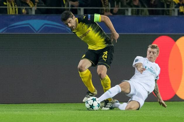 Dortmund, Deutschland 26.09.2017, UEFA Champions League - 2017 18 Season, Gruppenphase - Gruppe H - 2. Spieltag, BV Borussia Dortmund - Real Madrid, Sokratis (BVB) und Toni Kroos (Real Madrid) im zweikampf ( DeFodi001