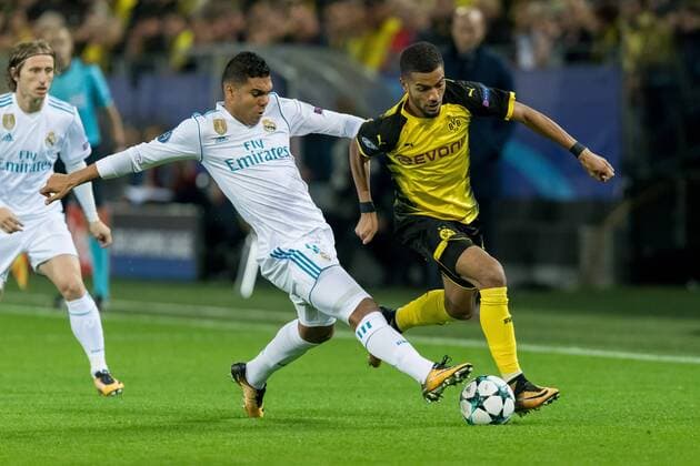 Bilder des Tages - SPORT Fußball, CL, Borussia Dortmund - Real Madrid Dortmund, Deutschland 26.09.2017, UEFA Champions League - 2017 18 Season, Gruppenphase - Gruppe H - 2. Spieltag, BV Borussia Dortmund - Real Madrid, Casemiro (Real Madrid) und Jeremy Toljan (BVB) im zweikampf ( DeFodi001