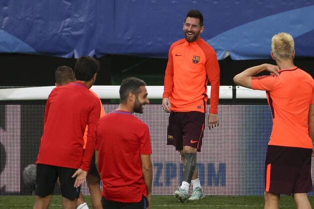 September 26, 2017 - Lisbon, Portugal - BarcelonaÃ¢â‚¬â ¢s forward Lionel Messi during the training session at Alvalade stadium in Lisbon, on September 26, 2017, on the eve of the UEFA Champions League Group D football match Sporting CP vs FC Barcelona Barca (Photo by NurPhoto) FC Barcelona Training Session  - ZUMAn230 20170926_zaa_n230_219 Copyright: xFilipexAmorimx