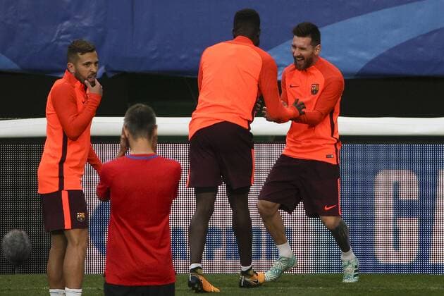 September 26, 2017 - Lisbon, Portugal - BarcelonaÃ¢â‚¬â ¢s defender Samuel Umtiti and BarcelonaÃ¢â‚¬â ¢s forward Lionel Messi during the training session at Alvalade stadium in Lisbon, on September 26, 2017, on the eve of the UEFA Champions League Group D football match Sporting CP vs FC Barcelona Barca (Photo by NurPhoto) FC Barcelona Training Session  - ZUMAn230 20170926_zaa_n230_222 Copyright: xFilipexAmorimx