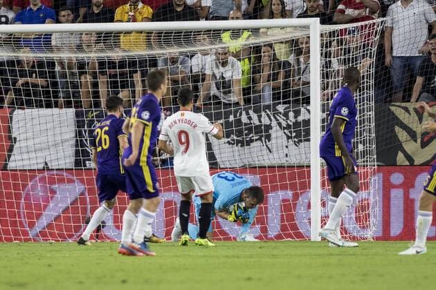 Fußball, CL, FC Sevilla - NK Maribor September 26, 2017 - Seville, Spain - Jasmin Handanovic of Maribor makes a save during the UEFA Champions League Group E soccer match between Sevilla FC and NK Maribor at Estadio Ramon Sanchez Pizjuan Soccer 2017 - Sevilla FC vs NK Maribor - ZUMAa142 20170926_zap_a142_006 Copyright: xDanielxGonzalezxAcunax