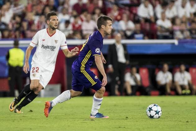 Bilder des Tages - SPORT Fußball, CL, FC Sevilla - NK Maribor September 26, 2017 - Seville, Spain - Damjan Bohar of Maribor (C ) in action during the UEFA Champions League Group E soccer match between Sevilla FC and NK Maribor at Estadio Ramon Sanchez Pizjuan Soccer 2017 - Sevilla FC vs NK Maribor - ZUMAa142 20170926_zap_a142_008 Copyright: xDanielxGonzalezxAcunax