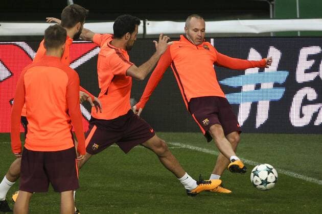 September 26, 2017 - Lisbon, Portugal - BarcelonaÃ¢â‚¬â ¢s midfielder Sergio Busquets, BarcelonaÃ¢â‚¬â ¢s midfielder Andres Iniesta during the training session at Alvalade stadium in Lisbon, on September 26, 2017, on the eve of the UEFA Champions League Group D football match Sporting CP vs FC Barcelona Barca (Photo by NurPhoto) FC Barcelona Training Session  - ZUMAn230 20170926_zaa_n230_223 Copyright: xFilipexAmorimx