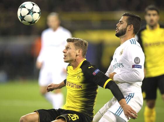 Foto: Lukasz Piszczek ( Borussia ) gegen Nacho , rechts Fussball - Championsleague am Di. 26.09.2017 2. Spieltag Gruppenphase Borussia Dortmund - Real Madrid