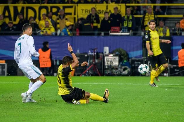 Cristiano Ronaldo (Real Madrid CF 7) mit dem Tor zum 2:0 gegen Jeremy Toljan (Borussia Dortmund 15) beim Champions League Spiel zwischen Borussia Dortmund und Real Madrid am 26.09.2017, Dortmund Copyright: xSchuelerx xEibnerx-xPressefotox EP_EER