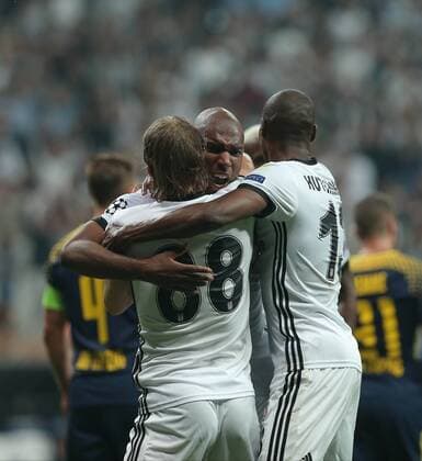 Besiktas players celebrates for Ryan Babel s goal during the UEFA Champions League Group G match between Besiktas and RB Leipzig at Vodafone Park in Istanbul , Turkey on September 26 , 2017 . 