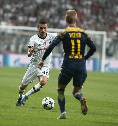 Oguzhan Ozyakup of Besiktas during the UEFA Champions League Group G match between Besiktas and RB Leipzig at Vodafone Park in Istanbul , Turkey on September 26 , 2017 . 
