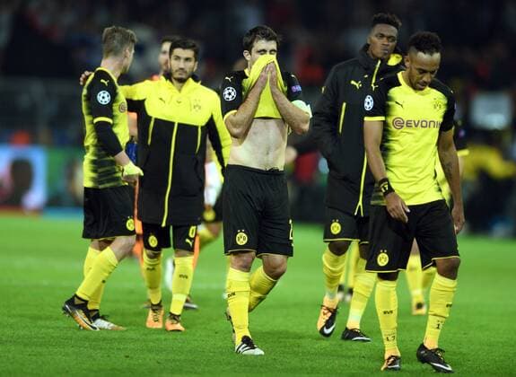 Championsleague: Borussia Dortmund - Real Madrid 26.09.2017. Enttäuschte Borussen auf dem Weg zum Fanblock. Vorne: Aubameyang. Mitte: Sokratis. HM