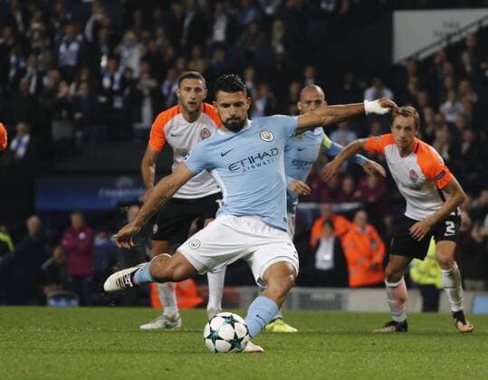 FuÃŸball, CL, Manchester City - Schachtar Donezk 26th September 2017, Etihad Stadium, Manchester, England; UEFA Champions League football, Manchester City versus Shakhtar Donetsk; Sergio Aguero of Manchester City misses a penalty on the hour and a chance to put his side 2-0 up  ActionPlus11934290