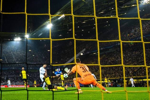 Cristiano Ronaldo (Real Madrid CF 7) mit dem Tor zum 2:0 gegen Torwart Roman Buerki (Borussia Dortmund 38) beim Champions League Spiel zwischen Borussia Dortmund und Real Madrid am 26.09.2017, Dortmund Copyright: xSchuelerx xEibnerx-xPressefotox EP_EER