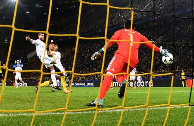26.09.2017, xfux, Fussball Champions League, Borussia Dortmund - Real Madrid, emspor, v.l. Pierre-Emerick Aubameyang (Borussia Dortmund), Keylor Navas (Real Madrid) Goal scored, Tor zum 1:2 Dortmund