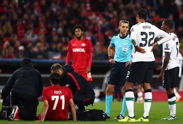 MOSCOW, RUSSIA - SEPTEMBER 26, 2017: Spartak Moscow s Ivelin Popov (L) receives medical assistance in the 2017 18 UEFA Champions League Group E Round 2 football match against Liverpool at Otkrytie Arena Stadium. The game ended in a 1-1 draw. Artyom Korotayev TASS  TS062016