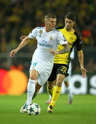 26.09.2017, Fussball UEFA Champions League 2017 2018, Gruppenphase, 2.Spieltag, Borussia Dortmund - Real Madrid, im Signal-Iduna-Park Dortmund. v.l. Toni Kroos (Real Madrid) gegen Christian Pulisic (Dortmund) 