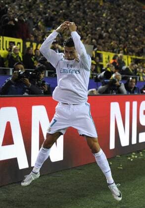 Fussball, UEFA Champions League, Herren, Saison 2017 2018, Gruppe H, 2. Spieltag, Signal Iduna Park Dortmund, Bor. Dortmund (gelb) - Real Madrid (weiss) 3:1; Jubel Cristiano Ronaldo (Real Madrid) nach seinem Tor zum 1:3. Jubel, Freude, Aktion.