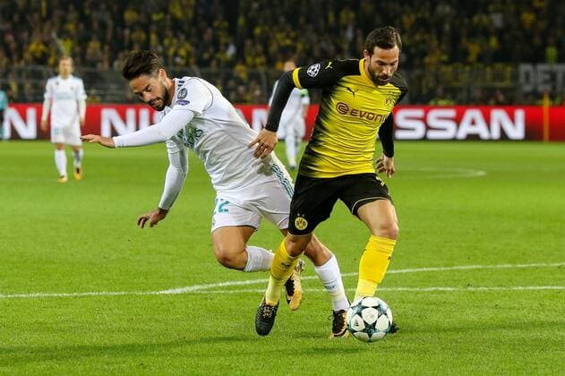 Dortmund, Deutschland 26.09.2017, UEFA Champions League - 2017 18 Season, Gruppenphase - Gruppe H - 2. Spieltag, BV Borussia Dortmund - Real Madrid, Isco (Real Madrid) und Gonzalo Castro (BVB) im Zweikampf ( DeFodi048