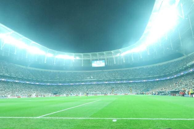 Fußball, CL, Besiktas Istanbul - RB Leipzig, Ausfall Flutlichtanlage UEFA Champions League Group G match between Besiktas and RB Leipzig at Vodafone Park in Istanbul , Turkey on September 26 , 2017 . Pictured : The electricity went out while playing the match at Vodafone Park Stadium. 
