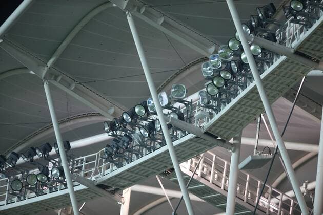 Fußball, CL, Besiktas Istanbul - RB Leipzig, Ausfall Flutlichtanlage UEFA Champions League Group G match between Besiktas and RB Leipzig at Vodafone Park in Istanbul , Turkey on September 26 , 2017 . Pictured : The electricity went out while playing the match at Vodafone Park Stadium. 