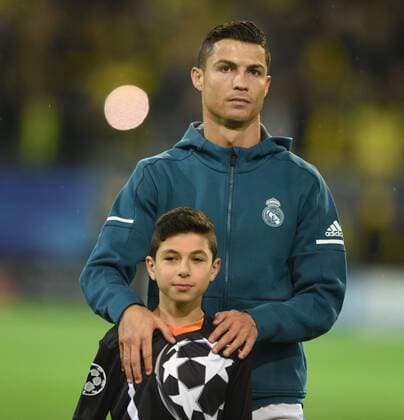 Championsleague: Borussia Dortmund - Real Madrid 26.09.2017. Cristiano Ronaldo (Real) mit Einlaufkind. HM
