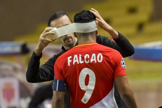 Bilder des Tages - SPORT Fußball, CL, AS Monaco - FC Porto Radamel Falcao AS Monaco blessure FOOTBALL AS Monaco vs FC Porto Champion s Ligue Monaco 26 09 2017 NorbertScanella Panoramic 