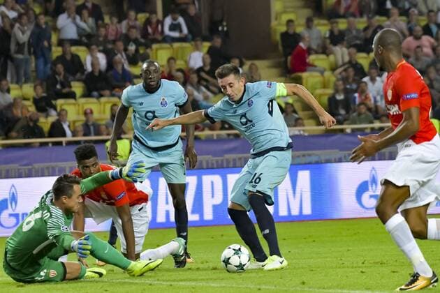 Fußball, CL, AS Monaco - FC Porto Hector Herrera FC Porto Diego Danoglio AS Monaco Jemerson AS Monaco FOOTBALL AS Monaco vs FC Porto Champion s Ligue Monaco 26 09 2017 NorbertScanella Panoramic 