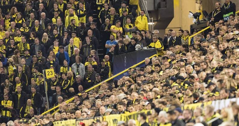 Dortmund, 26.09.2017 Stadionsprecher Norbert Dickel hat seinen Platz vor Südtribüne Borussia Dortmund - Real Madrid