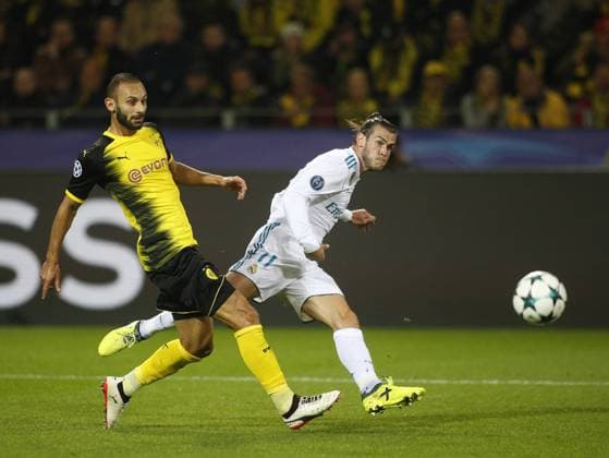 Dortmund, Deutschland, UEFA - CL , Spieltag 2 , International, Borussia Dortmund - Real Madrid 1-3 am 26. 09 . 2017 im Signal Iduna Park in Dortmund Ömer TOPRAK (BVB) li.- und Gareth BALE (RM) re.-