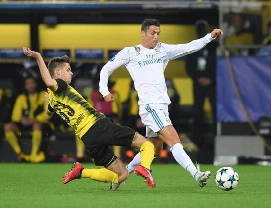 26.09.2017, Fussball Champions League, Saison 2017 2018, Vorrunde, 2. Spieltag, Borussia Dortmund - Real Madrid 1:3, Cristiano Ronaldo (Real Madrid), re., gegen Julian Weigl (Borussia Dortmund) Team2