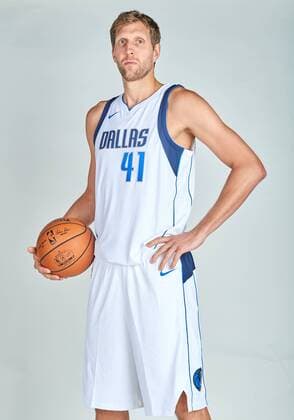 Sept 25, 2017: Dallas Mavericks forward Dirk Nowitzki 41 poses during the Dallas Mavericks Media Day held at the American Airlines Center in Dallas, TX NBA Basketball Herren USA 2017: Dallas Mavericks Media Day SEPT 25 - ZUMAcp2_ 20150928_zaf_cp2_501 Copyright: xAlbertxPenax