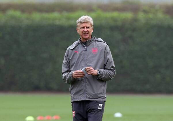 September 27, 2017 - London, England, United Kingdom - Arsenal manager Arsene Wenger .during a Arsenal training session ahead of the UEFA Europa League Group H match against BATE Borisov at Arsenal training centre , London Colney on 27 Sep 2017 St.Albans, England Arsenal Training  - ZUMAn230 20170927_zaa_n230_041 Copyright: xKieranxGalvinx