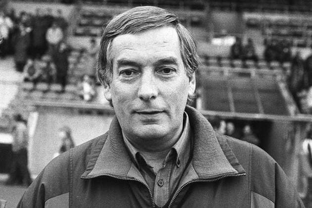 Aus 1. BL Saison 1984 1985 Eintracht Braunschweig (helles Trikot) gegen den 1. FC Kaiserslautern 2:1 am 03.05.1985. Im Foto: FC Trainer Manfred Krafft.
