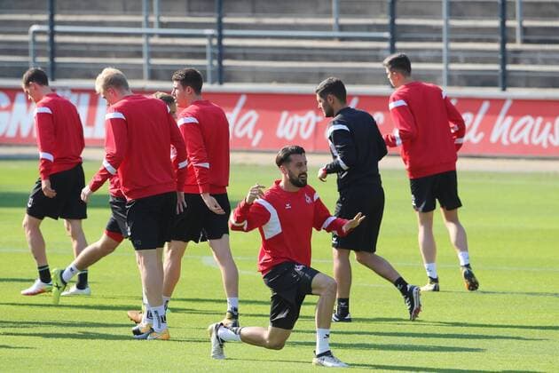 1.FC Köln Abschlußtraining im Franz-Kremer-Stadion vor dem Heimspiel gegen Roter Stern Belgrad vorne: Dominic Maroh 27.09.2017
