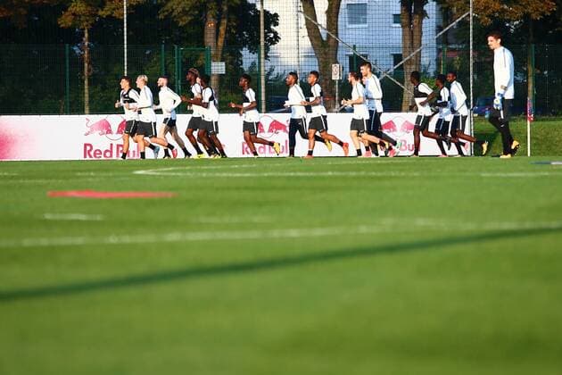 SOCCER - EL, RBS vs Marseille SALZBURG,AUSTRIA,27.SEP.17 - SOCCER - UEFA Europa League, group stage, Red Bull Salzburg vs Olympique Marseille, preview, training RBS. Image shows the team of RBS. GEPAxpictures xFelixxRoittner