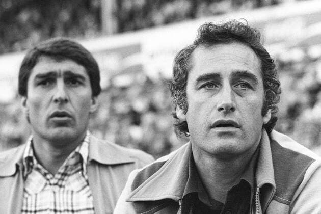 Aus 1. BL Saison 1979 1980 Eintracht Braunschweig gegen Werder Bremen (helles Trikot) 2:0 am 03.09.1977. Im Foto: Werder Trainerbank mit Trainer Hans Tilkowski re. und Manager Rudolf Assauer.