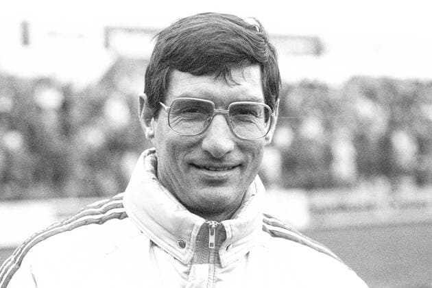 Fußball, Trainerhistorie, Kickers Offenbach Aus 2.BL Saison 1982 1983 VfL Osnabrück (helle Hose) gegen Kickers Offenbach 1:1 am 09.01.1983. Im Foto: Kickers Offenbach Trainer Lothar Buchmann