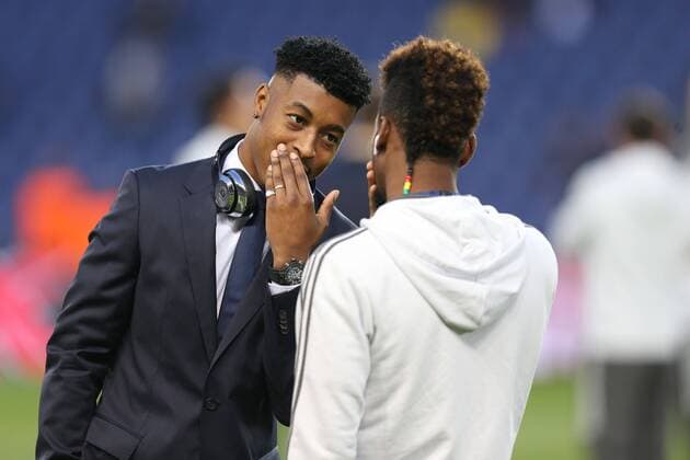 l-r: Presnel Kimpembe 3 (Paris Saint-Germain) mit Kingsley Coman 29 (FC Bayern Muenchen) im Gespraech, beide halten die Hand vor den Mund wegen Lippenleser, Paris Saint-Germain vs. FC Bayern Muenchen, Fussball, Vorrunde, Champions League, 27.09.2017 Paris Paris Frankreich Copyright: xkolbert-press ChristianxKolbertx