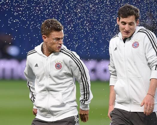 Bilder des Tages - SPORT Fußball Champions League Gruppenphase Paris Saint-Germain - Bayern München am 27.09.2017 im Parc des Princes in Paris Joshua Kimmich ( München ), links - Sebastian Rudy ( München ), rechts xRx