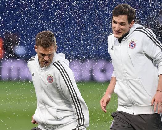 Fußball Champions League Gruppenphase Paris Saint-Germain - Bayern München am 27.09.2017 im Parc des Princes in Paris Joshua Kimmich ( München ), links - Sebastian Rudy ( München ), rechts xRx