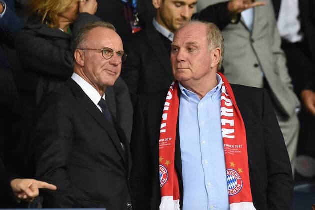 Fußball Champions League Gruppenphase Paris Saint-Germain - Bayern München am 27.09.2017 im Parc des Princes in Paris Karl-Heinz Rummenigge ( Vorstandsvorsitzender München ), links - Uli Hoeneß ( Präsident München ), rechts xRx