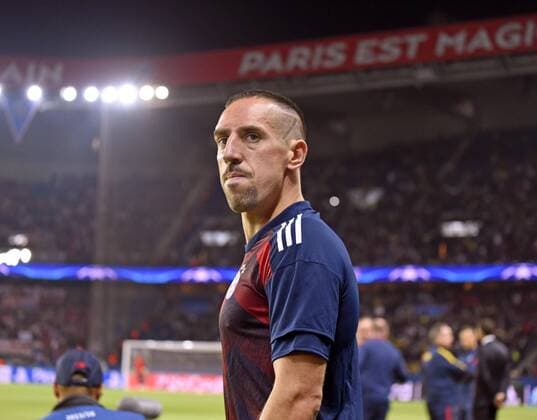 27.09.2017, Fussball UEFA Champions League 2017 2018, Gruppenphase, 2.Spieltag, Paris Saint Germain - FC Bayern München, im Stade du Parc des Princes in Paris. Franck Ribery (FC Bayern München) beim Aufwärmen unzufrieden. 