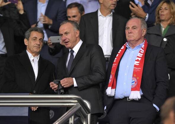 27.09.2017, Fussball UEFA Champions League 2017 2018, Gruppenphase, 2.Spieltag, Paris Saint Germain - FC Bayern München, im Stade du Parc des Princes in Paris. Nicolas Sarkozy (Politiker Frankreich), Vorstandsvorsitzender Karl-Heinz Rummenigge (FC Bayern München), Präsident Uli Hoeness (FC Bayern), 