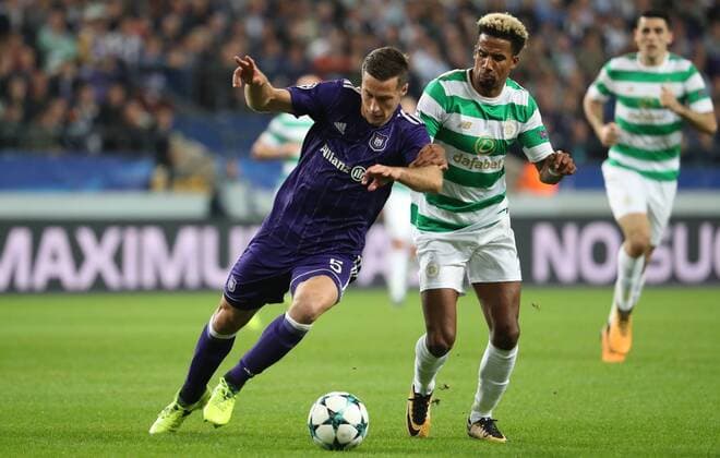 Celtic s Scott Sinclair and Anderlecht s Uros Spajic fight for the ball during the second game in the group stage (Group B) of the UEFA Champions League competition between Belgian soccer team RSC Anderlecht and Scottish Celtic FC, Wednesday 27 September 2017 in Brussels. VIRGINIExLEFOUR  x05173760x