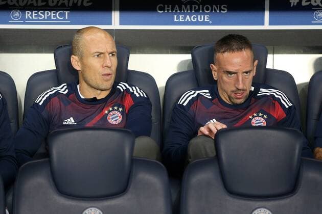 Arjen Robben (FC Bayern Muenchen 10) Franck Ribery (FC Bayern Muenchen 7) nur auf der Bank, Paris Saint-Germain vs. FC Bayern Muenchen, Champions League, Fussball, 27.09.2017, Paris Copyright: xEibner-Pressefoto HarryxLangerx EP_HLR