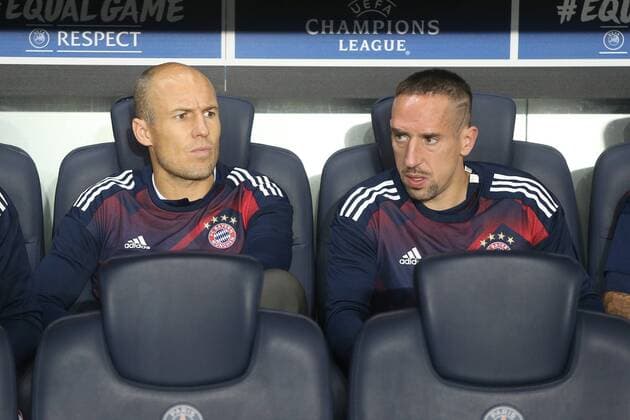 Themen der Woche - SPORT Bilder des Tages - SPORT Arjen Robben (FC Bayern Muenchen 10) Franck Ribery (FC Bayern Muenchen 7) auf der Bank, Paris Saint-Germain vs. FC Bayern Muenchen, Champions League, Fussball, 27.09.2017, Paris Copyright: xEibner-Pressefoto HarryxLangerx EP_HLR